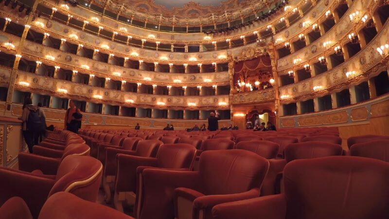 Si puo andare al Teatro La Fenice